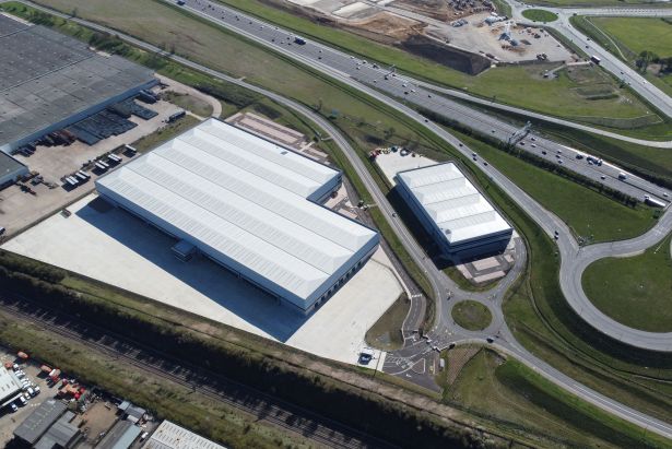 Logistiek vastgoed met distributiecentrum en goede ontsluiting